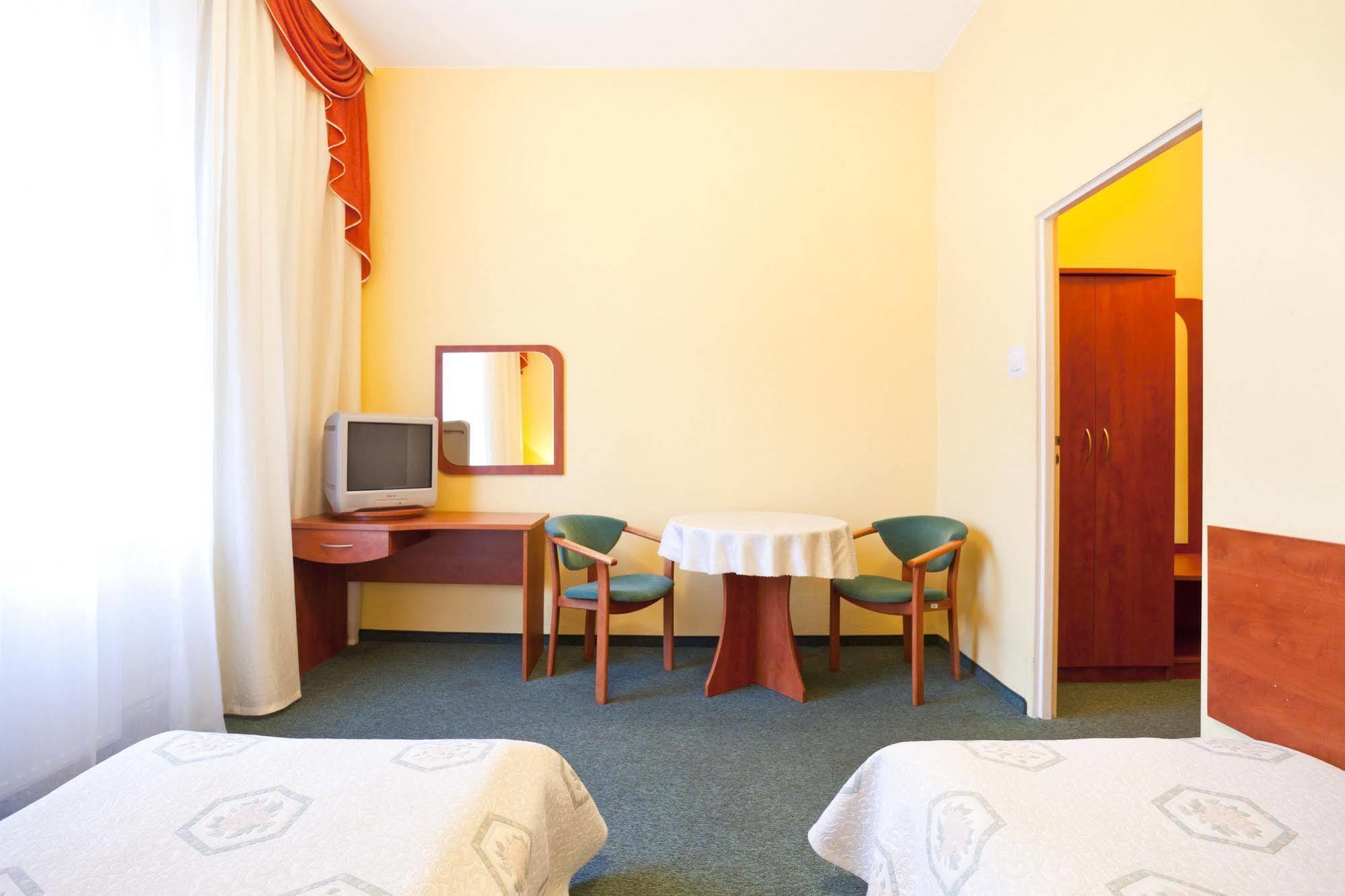 Kapitan Hotel *